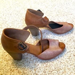 Anthropologie Coque Terra Peep Toe heels, Rose Gold and Brown Size 38 EU